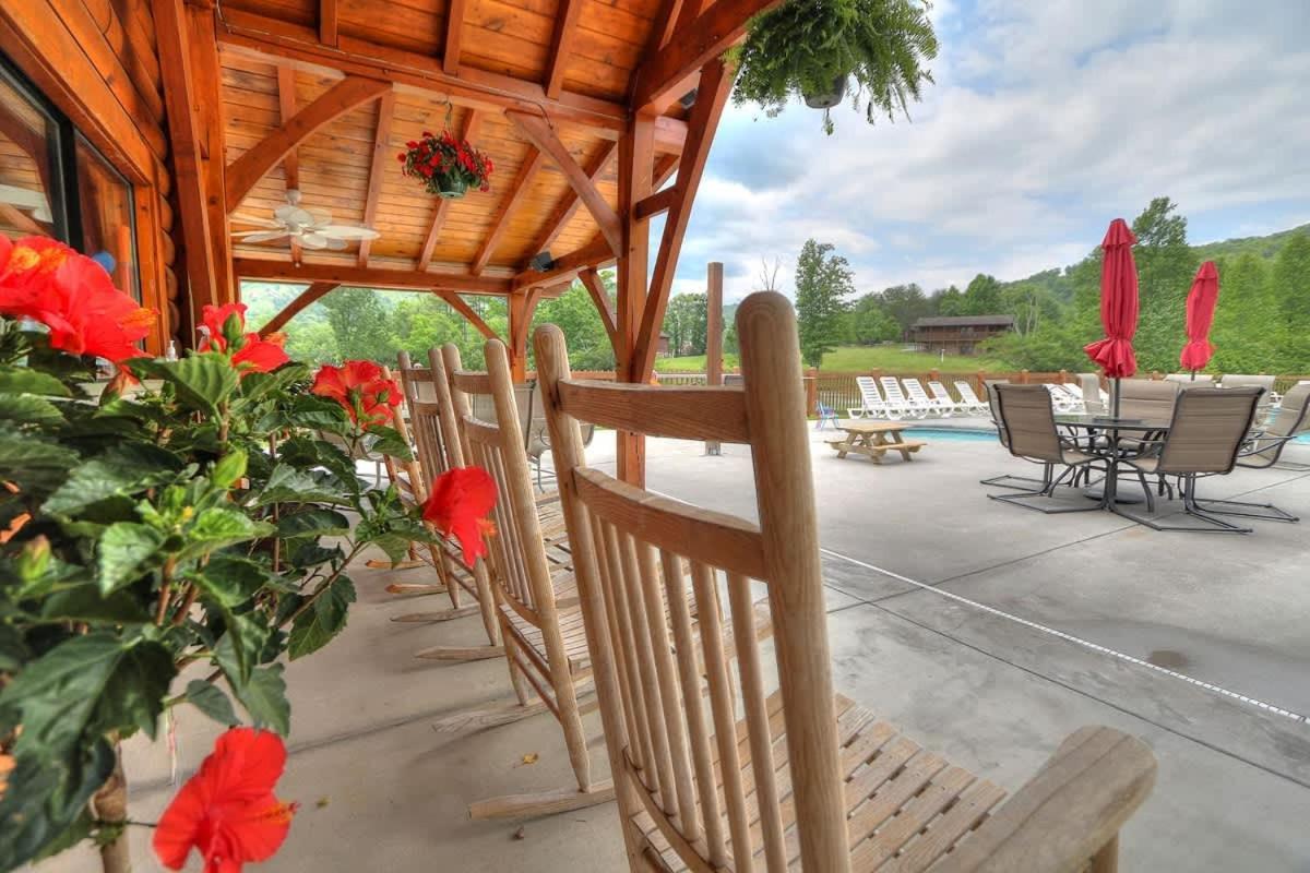 Beautiful View! Log Cabin,Fireplace,Hot Tub,Arcade,Pool,Fishing Sevierville Kültér fotó