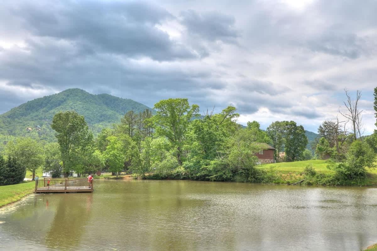 Beautiful View! Log Cabin,Fireplace,Hot Tub,Arcade,Pool,Fishing Sevierville Kültér fotó