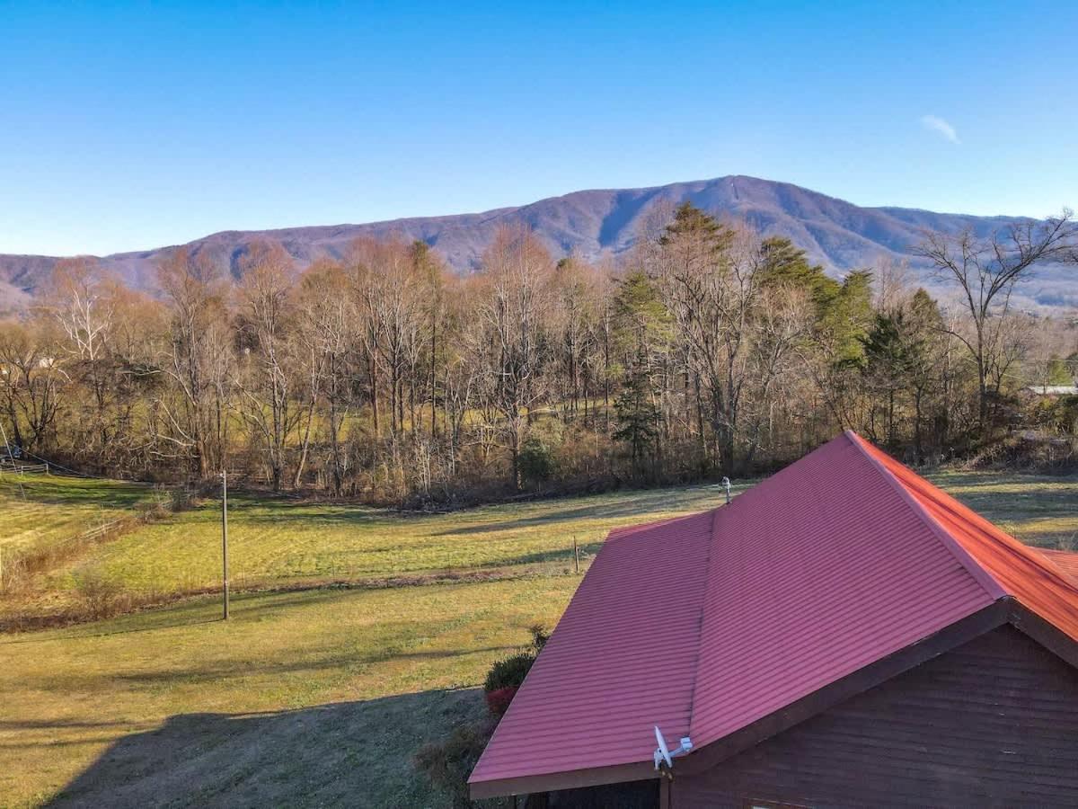 Beautiful View! Log Cabin,Fireplace,Hot Tub,Arcade,Pool,Fishing Sevierville Kültér fotó