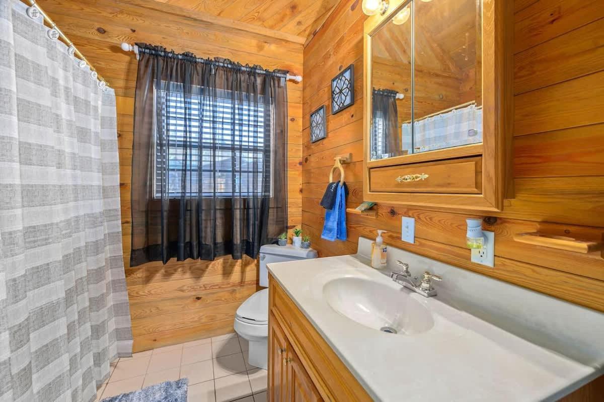 Beautiful View! Log Cabin,Fireplace,Hot Tub,Arcade,Pool,Fishing Sevierville Kültér fotó