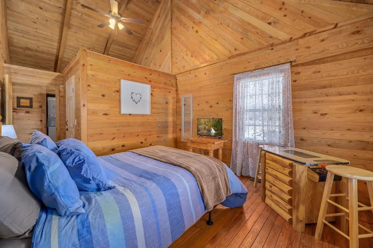 Beautiful View! Log Cabin,Fireplace,Hot Tub,Arcade,Pool,Fishing Sevierville Kültér fotó