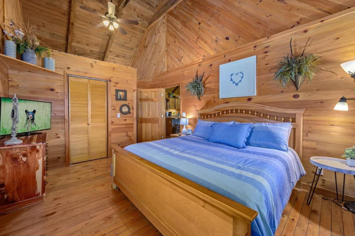 Beautiful View! Log Cabin,Fireplace,Hot Tub,Arcade,Pool,Fishing Sevierville Kültér fotó