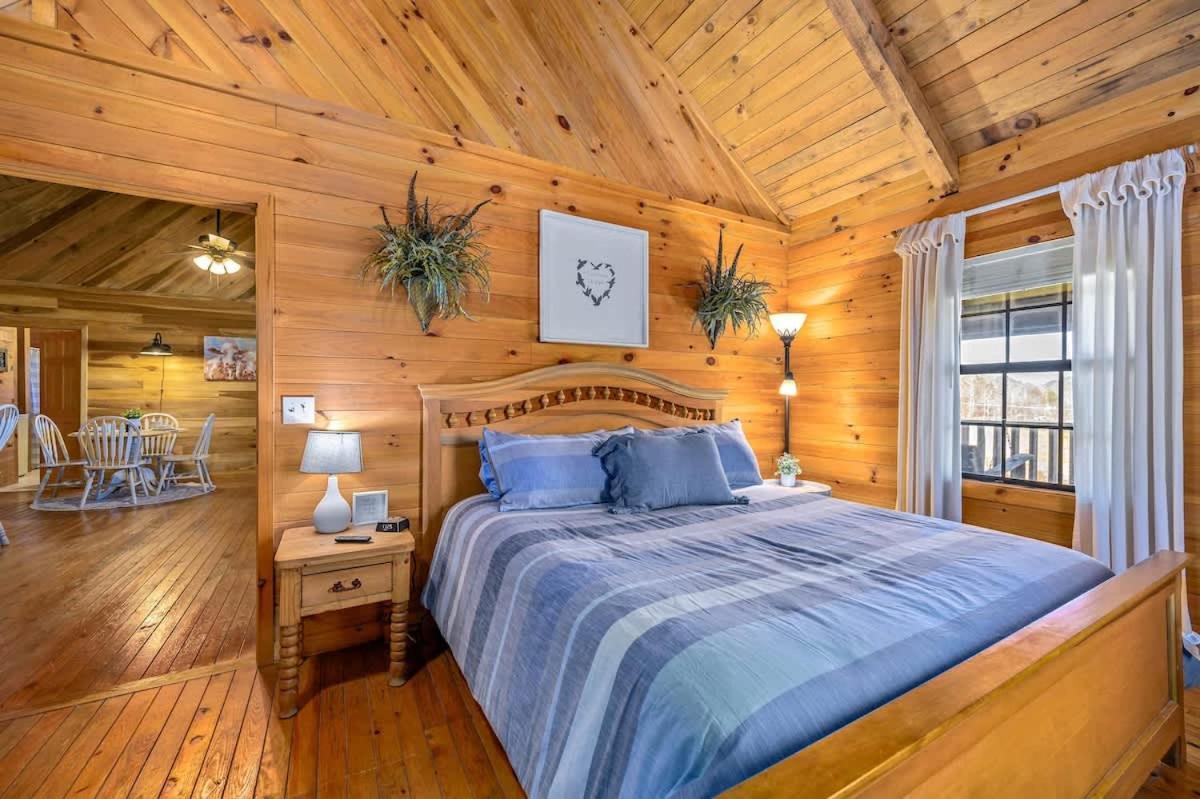 Beautiful View! Log Cabin,Fireplace,Hot Tub,Arcade,Pool,Fishing Sevierville Kültér fotó