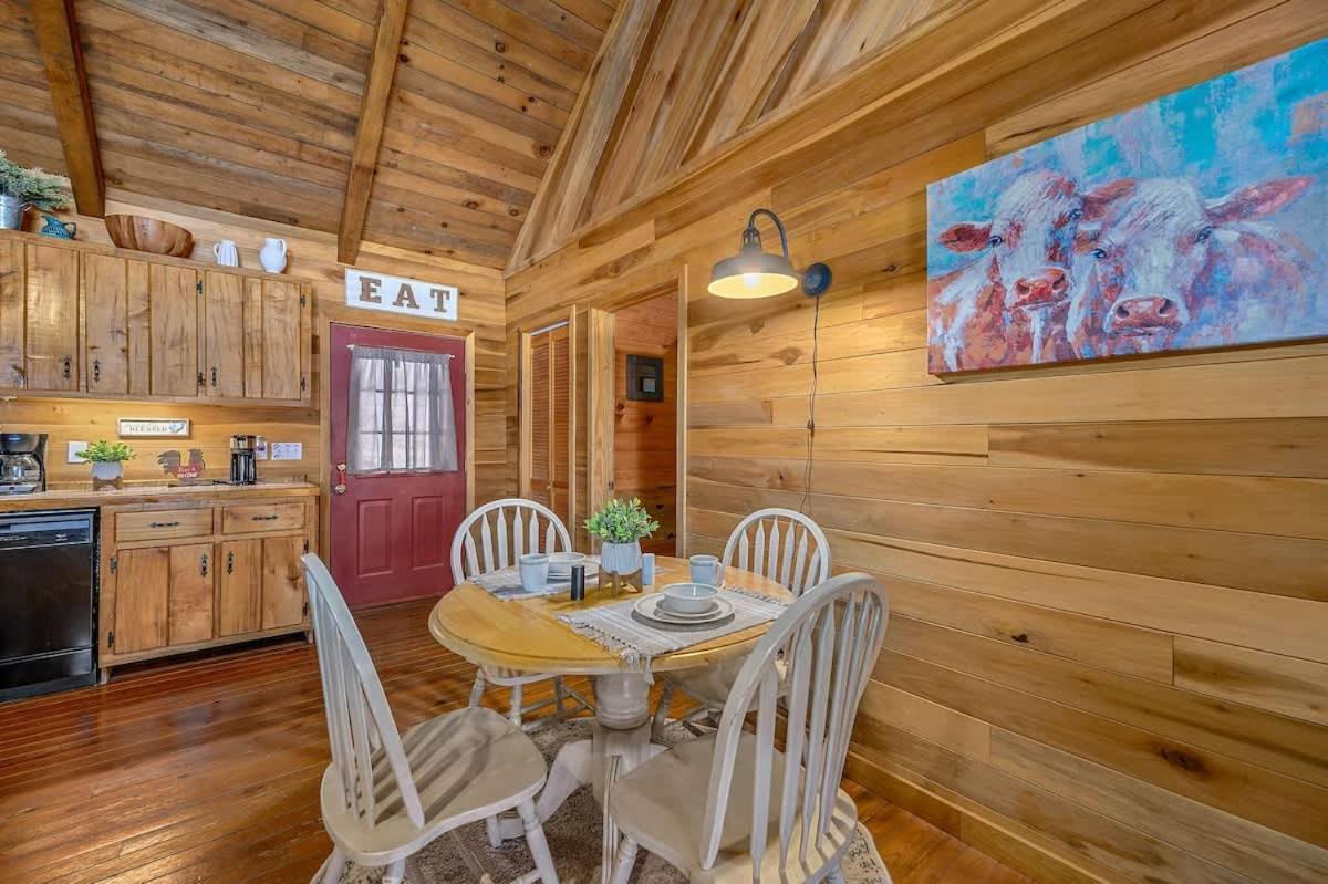 Beautiful View! Log Cabin,Fireplace,Hot Tub,Arcade,Pool,Fishing Sevierville Kültér fotó