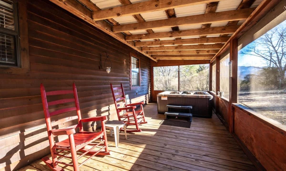 Beautiful View! Log Cabin,Fireplace,Hot Tub,Arcade,Pool,Fishing Sevierville Kültér fotó