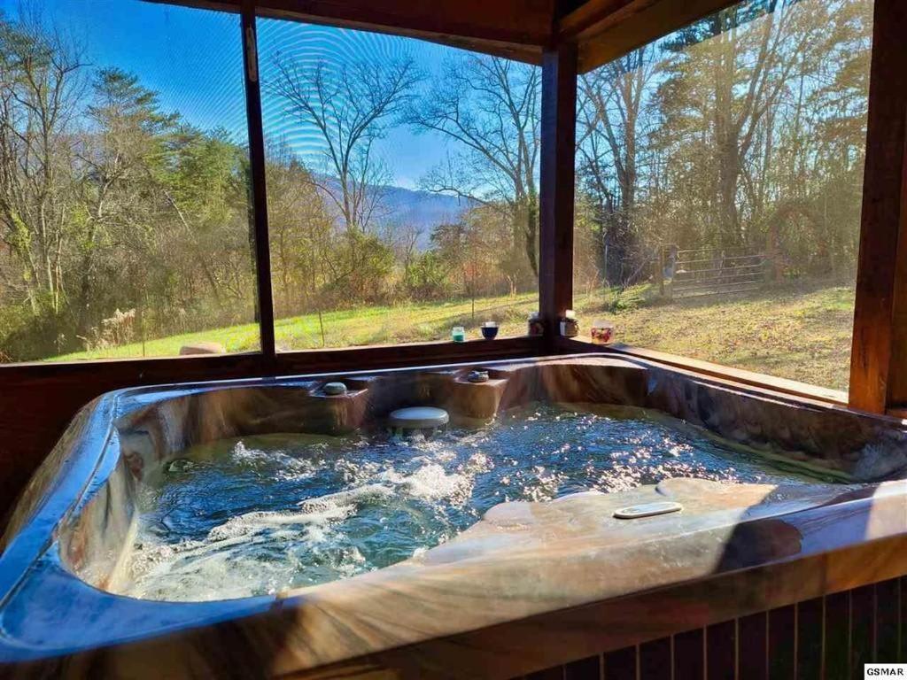 Beautiful View! Log Cabin,Fireplace,Hot Tub,Arcade,Pool,Fishing Sevierville Kültér fotó